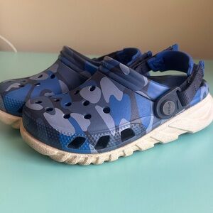 Kids Blue Camo CROCS Sandals